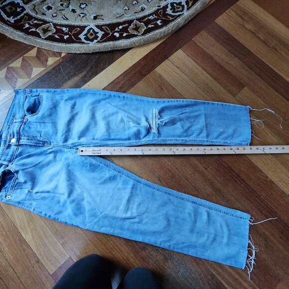 Old Navy Perfectly Straight Mid-Rise Jeans Size 6 - Picture 10 of 16